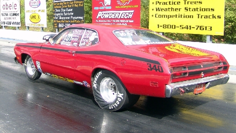 pics of Denny Boyle's 1972 9 sec Plymouth Duster