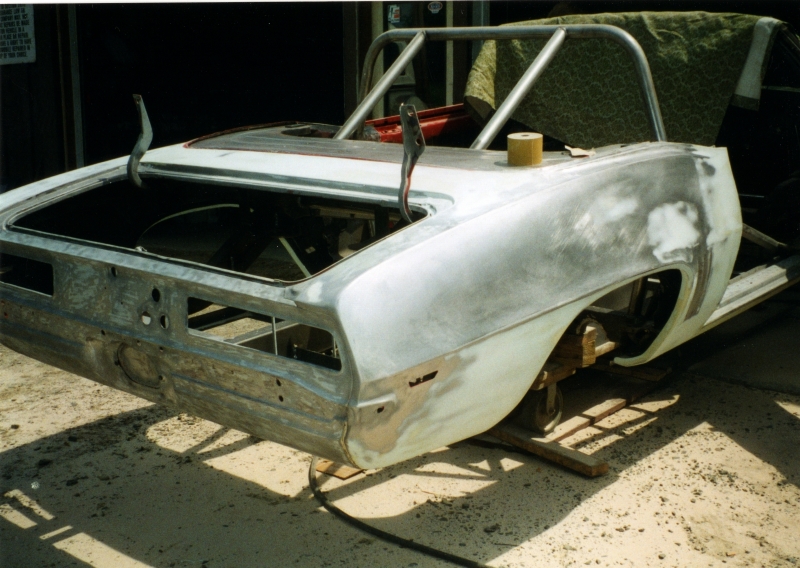 pics of Mike Munro's Camaro dragster build up